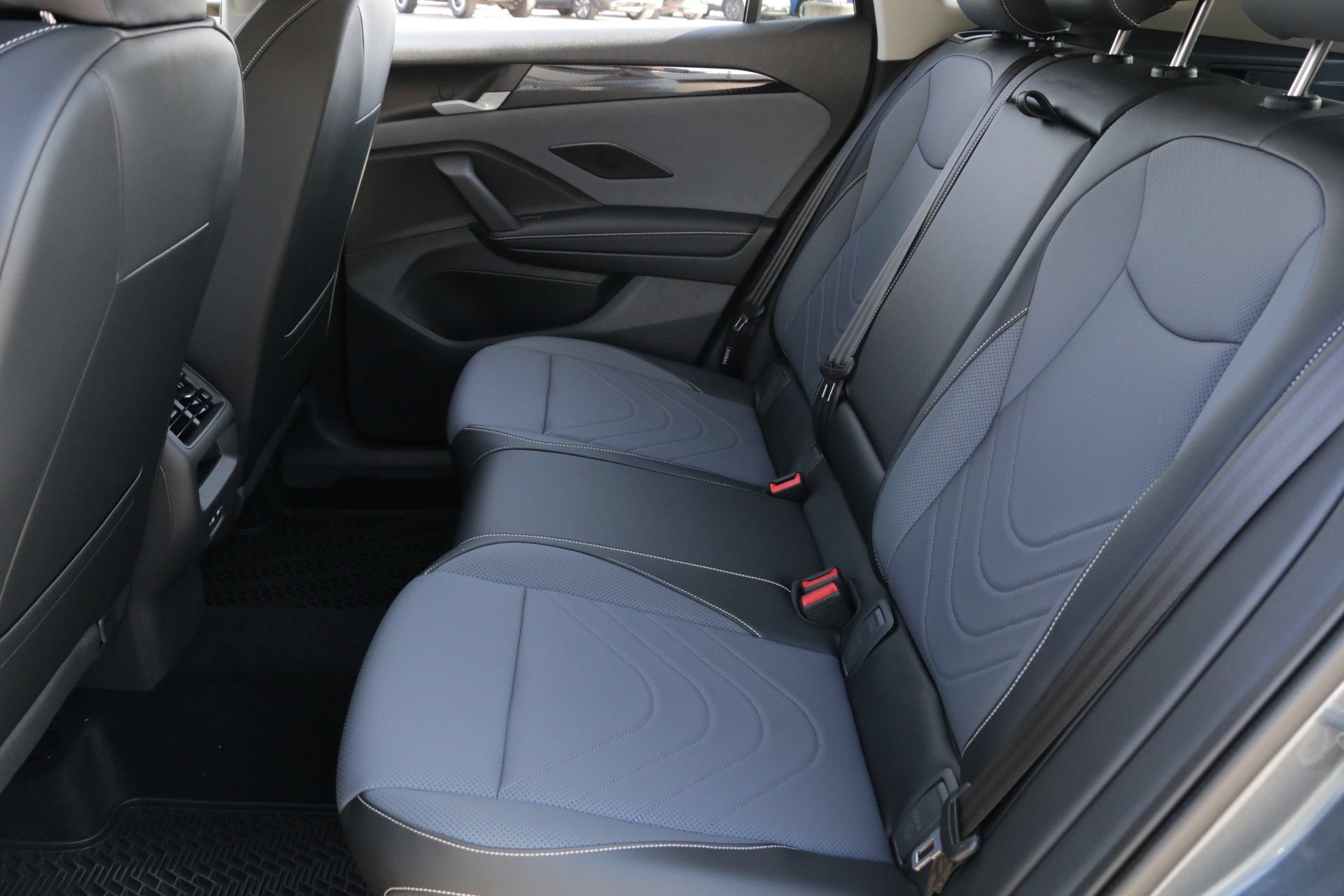 Certified 2026 Volkswagen Tiguan SE FWD image 18