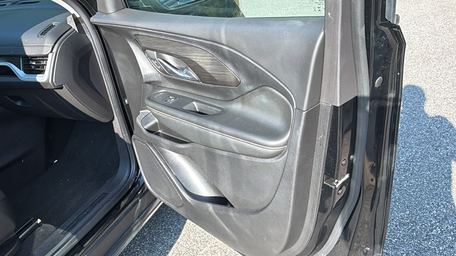 Used 2024 GMC Terrain SLE AWD/4WD image 18