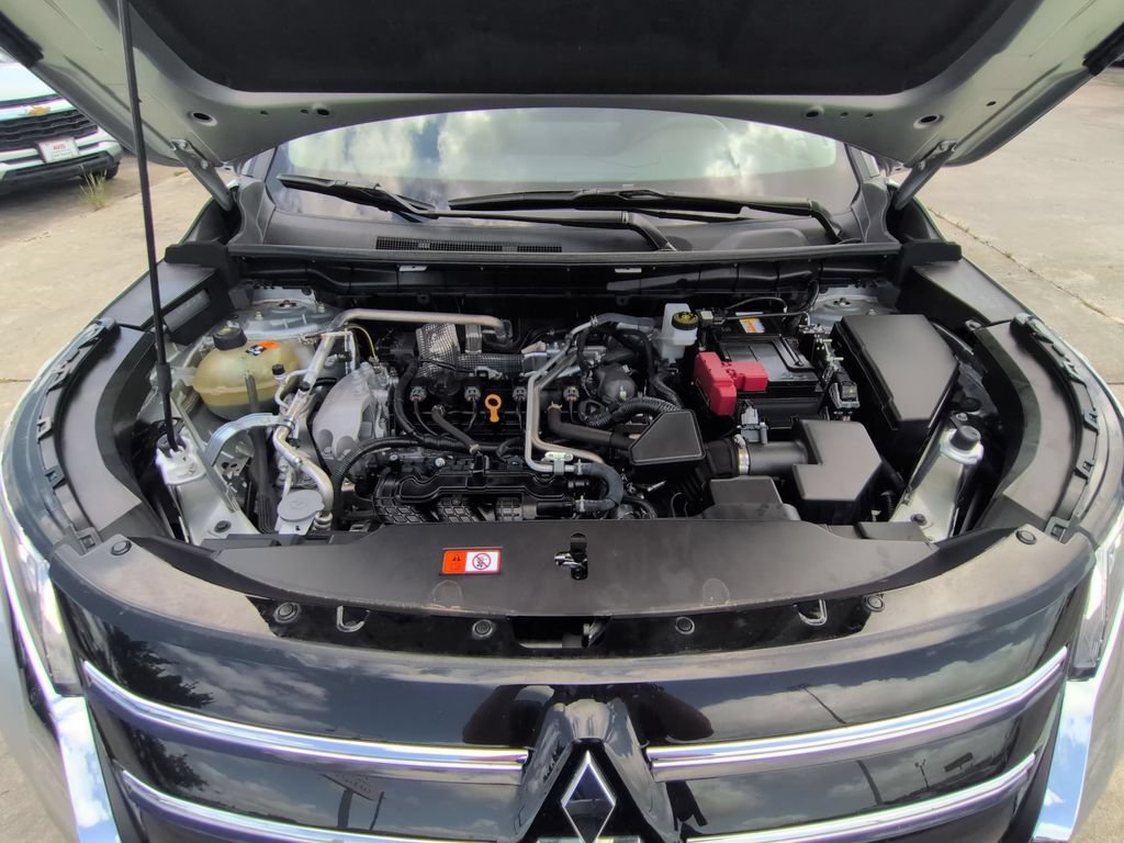 Used 2025 Mitsubishi Outlander SE FWD image 35