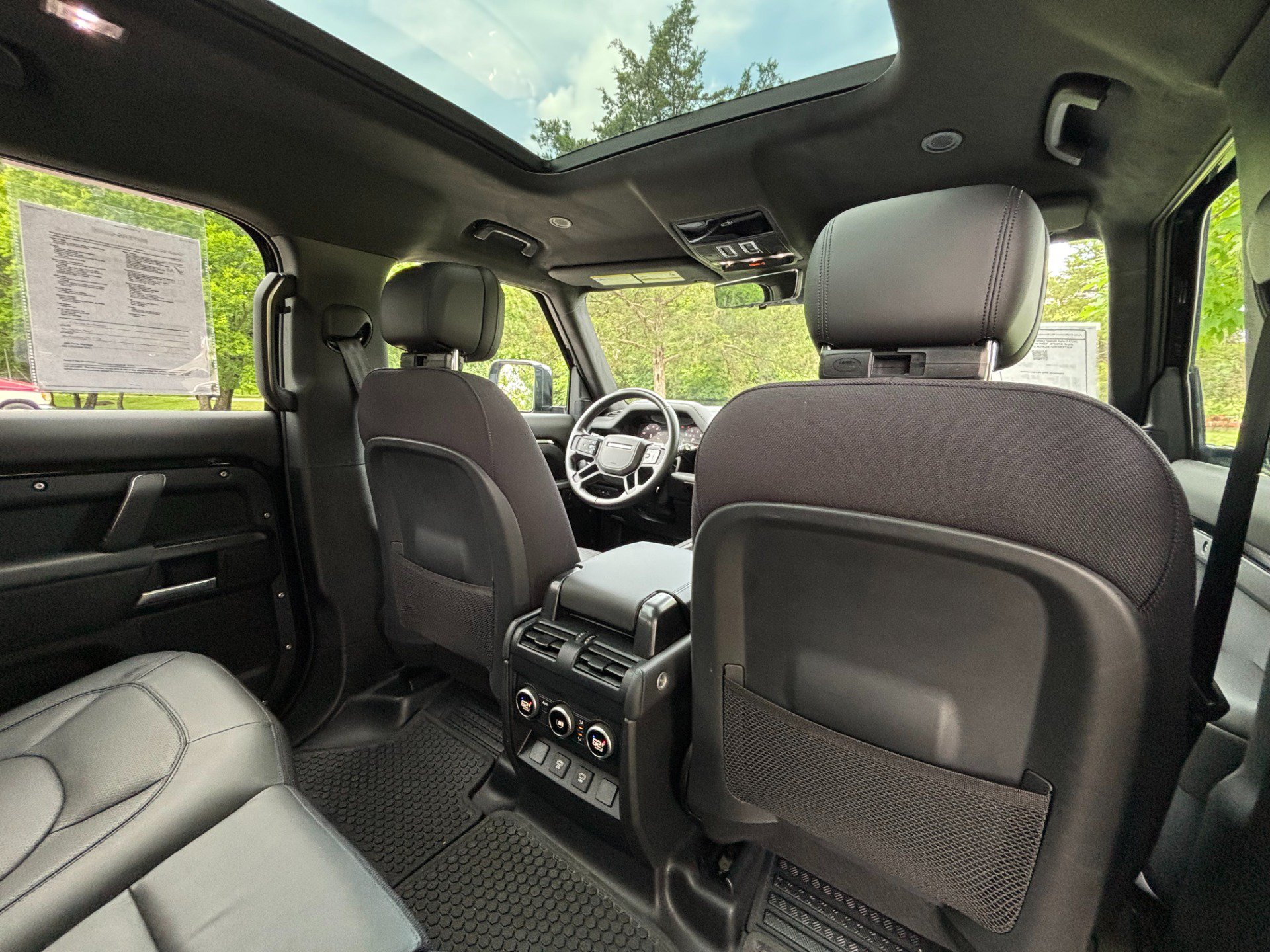 Used 2025 Land Rover Defender 110 V8 AWD/4WD image 23