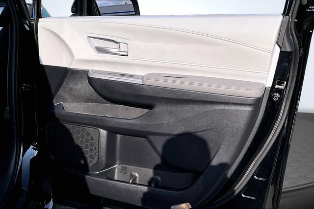 Used 2026 Toyota Sienna XLE FWD image 29