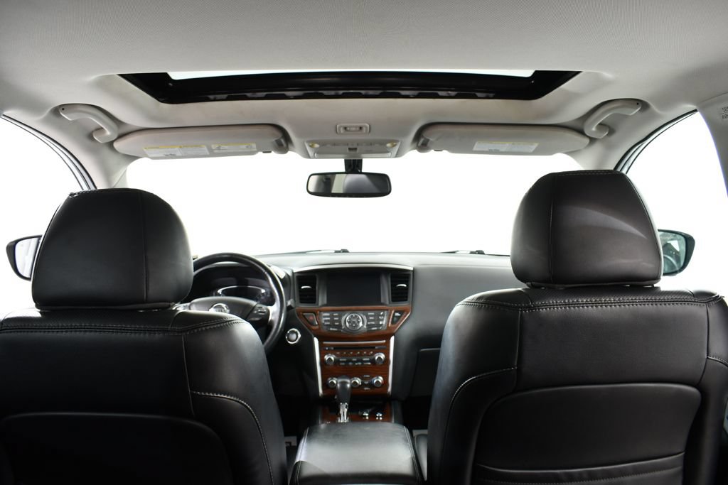 Used 2019 Nissan Pathfinder Platinum AWD/4WD image 17