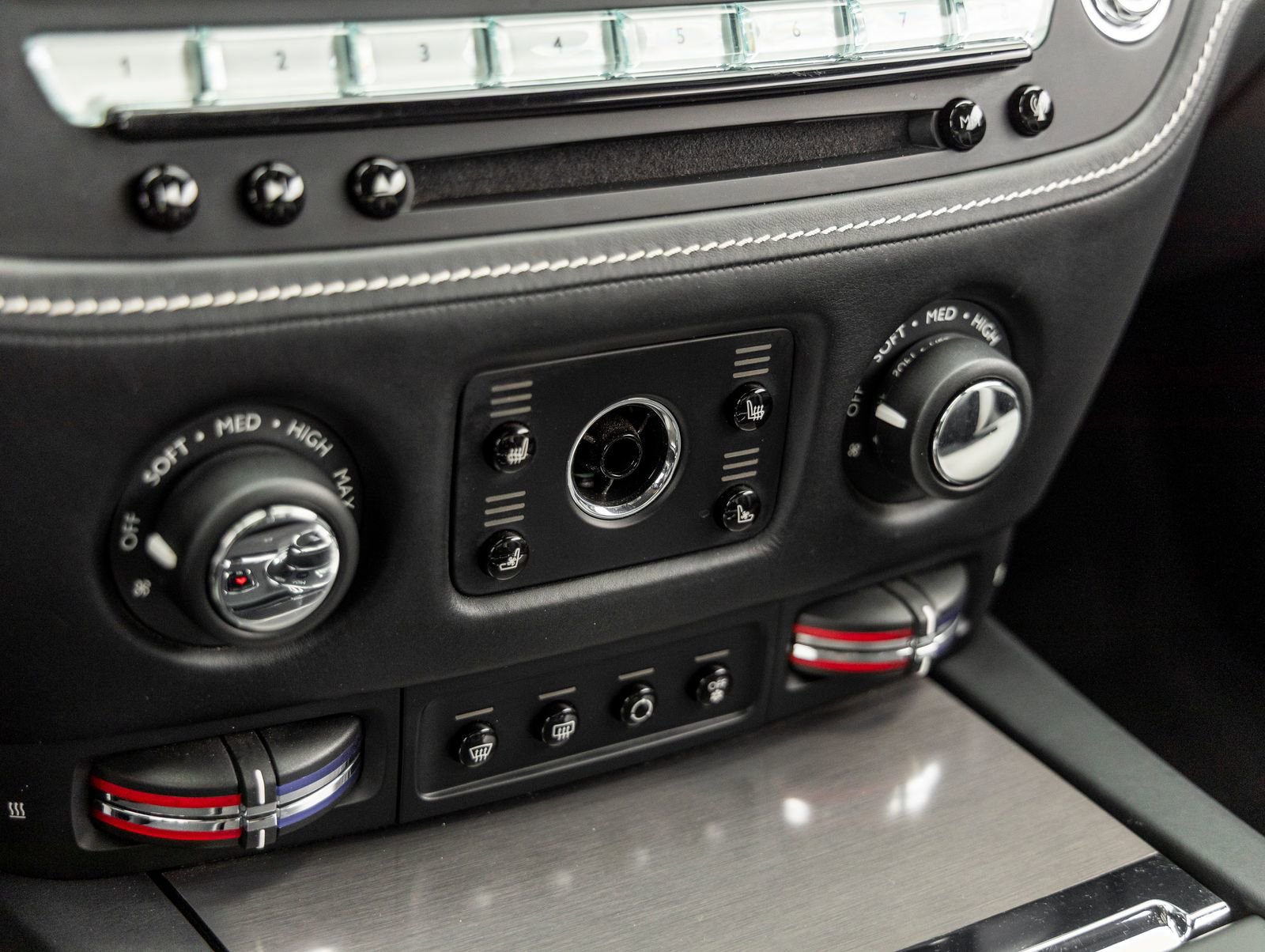 Used 2018 Rolls-Royce Wraith RWD image 39