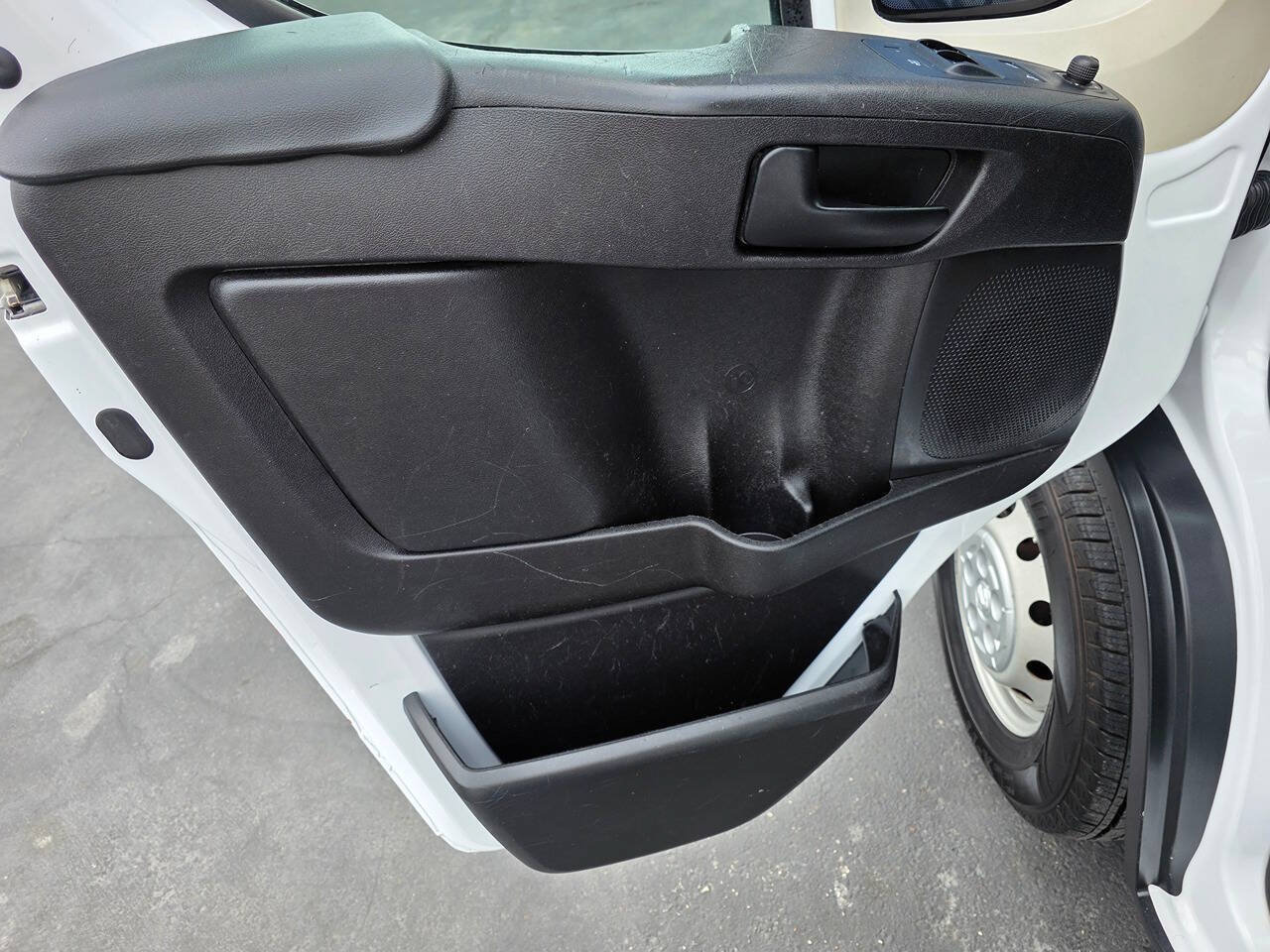 Used 2020 RAM ProMaster 2500 w/ Premium Appearance Group FWD image 19
