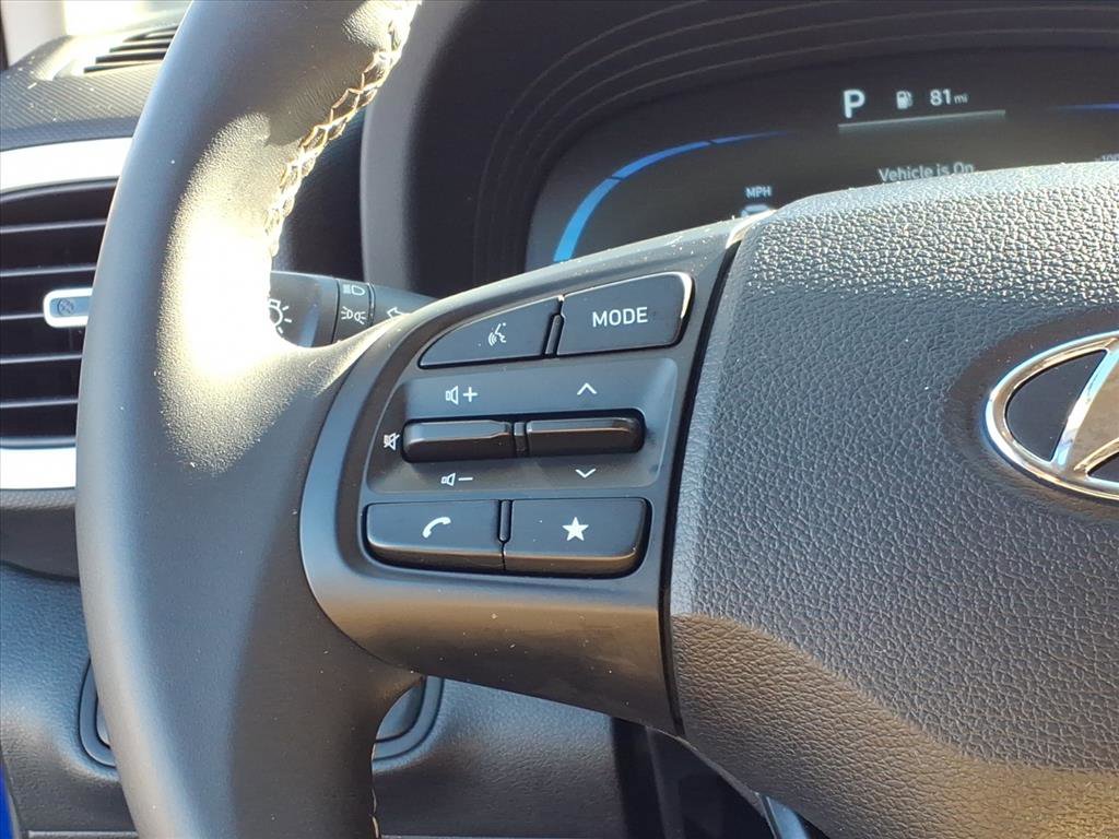 Used 2025 Hyundai Venue Limited image 19