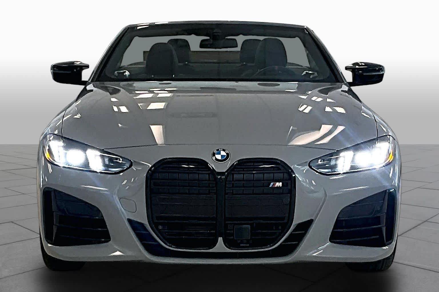 Used 2026 BMW M440i Convertible w/ Premium Package RWD image 3