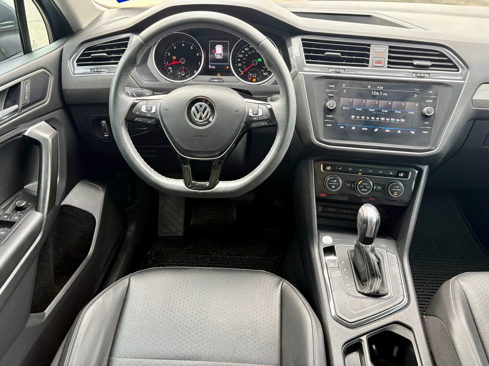 Used 2021 Volkswagen Tiguan SE w/ Panoramic Sunroof Package FWD image 12