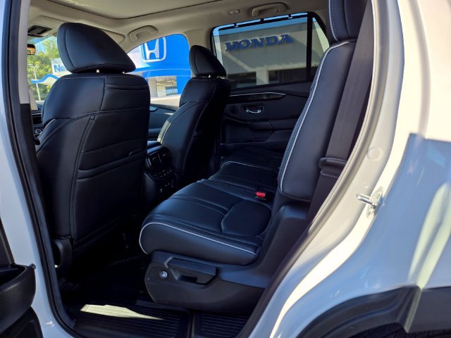Used 2025 Honda Pilot Elite image 13