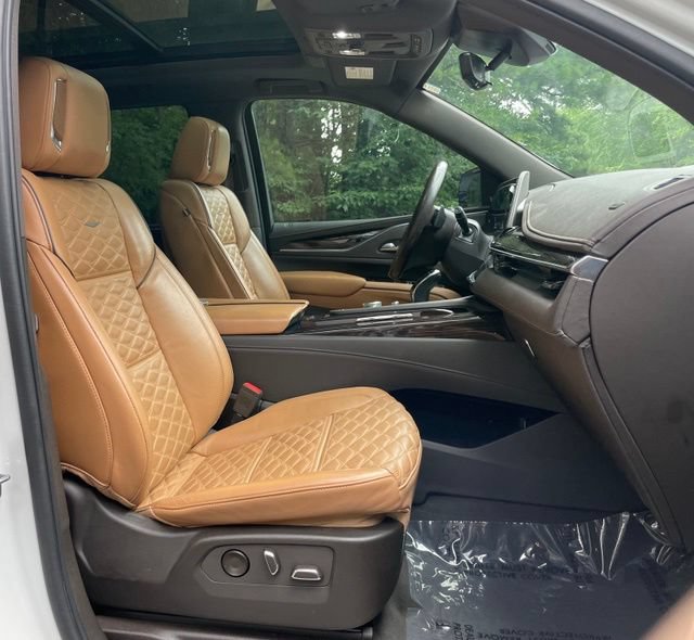 Used 2022 Cadillac Escalade Premium Luxury AWD/4WD image 23