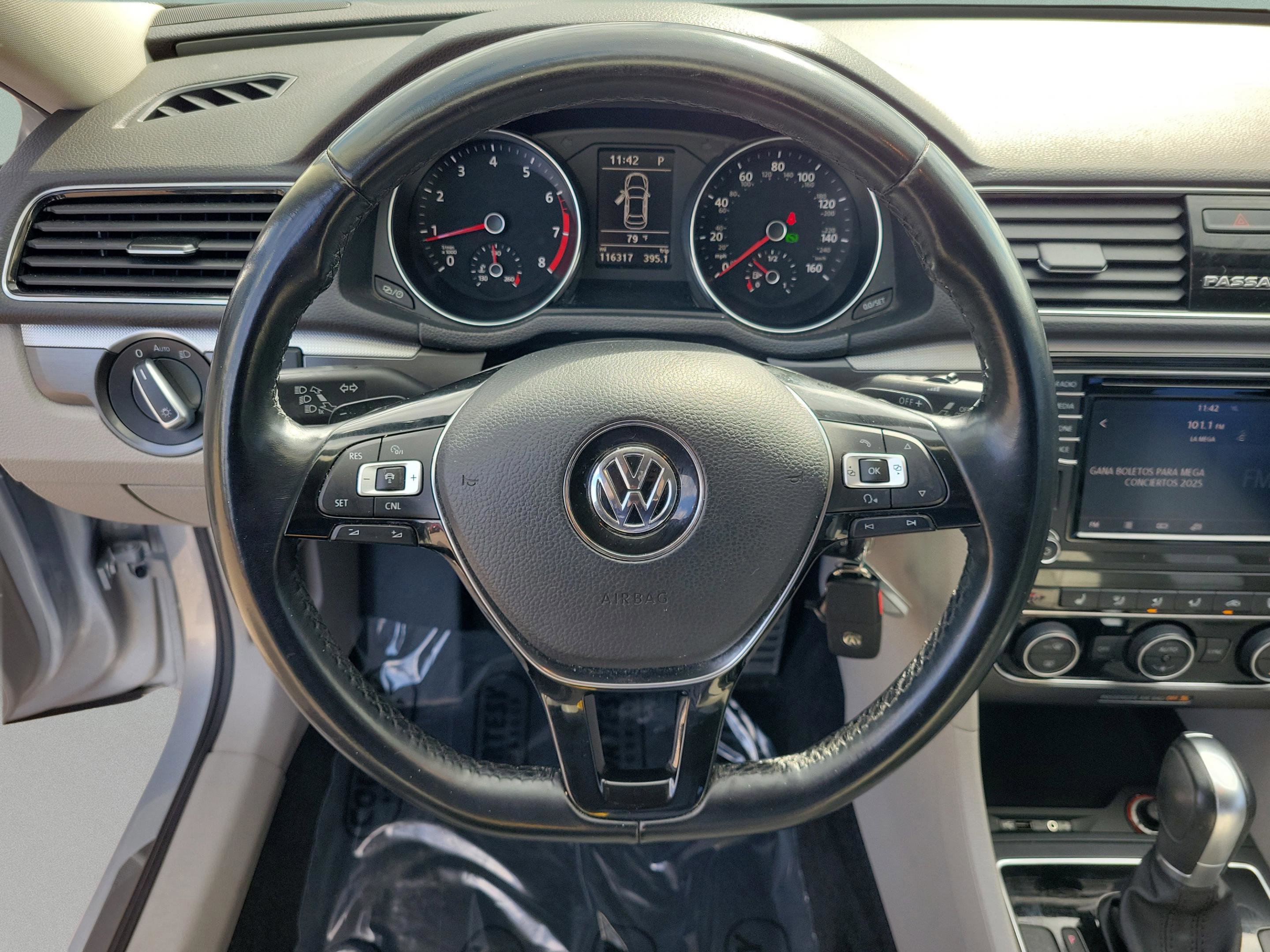 Used 2018 Volkswagen Passat 2.0T R-Line w/ R-Line Lighting Package image 22