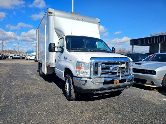 Used 2017 Ford E-450 and Econoline 450 Super Duty w/ Power Windows & Locks Group RWD image 3
