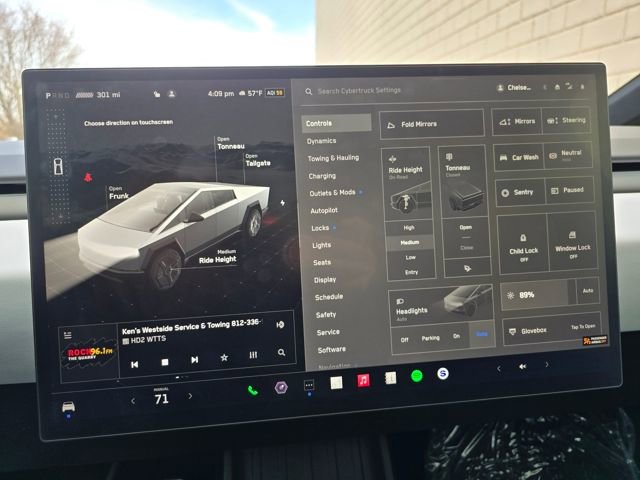 Used 2025 Tesla Cybertruck AWD Crew Cab image 44