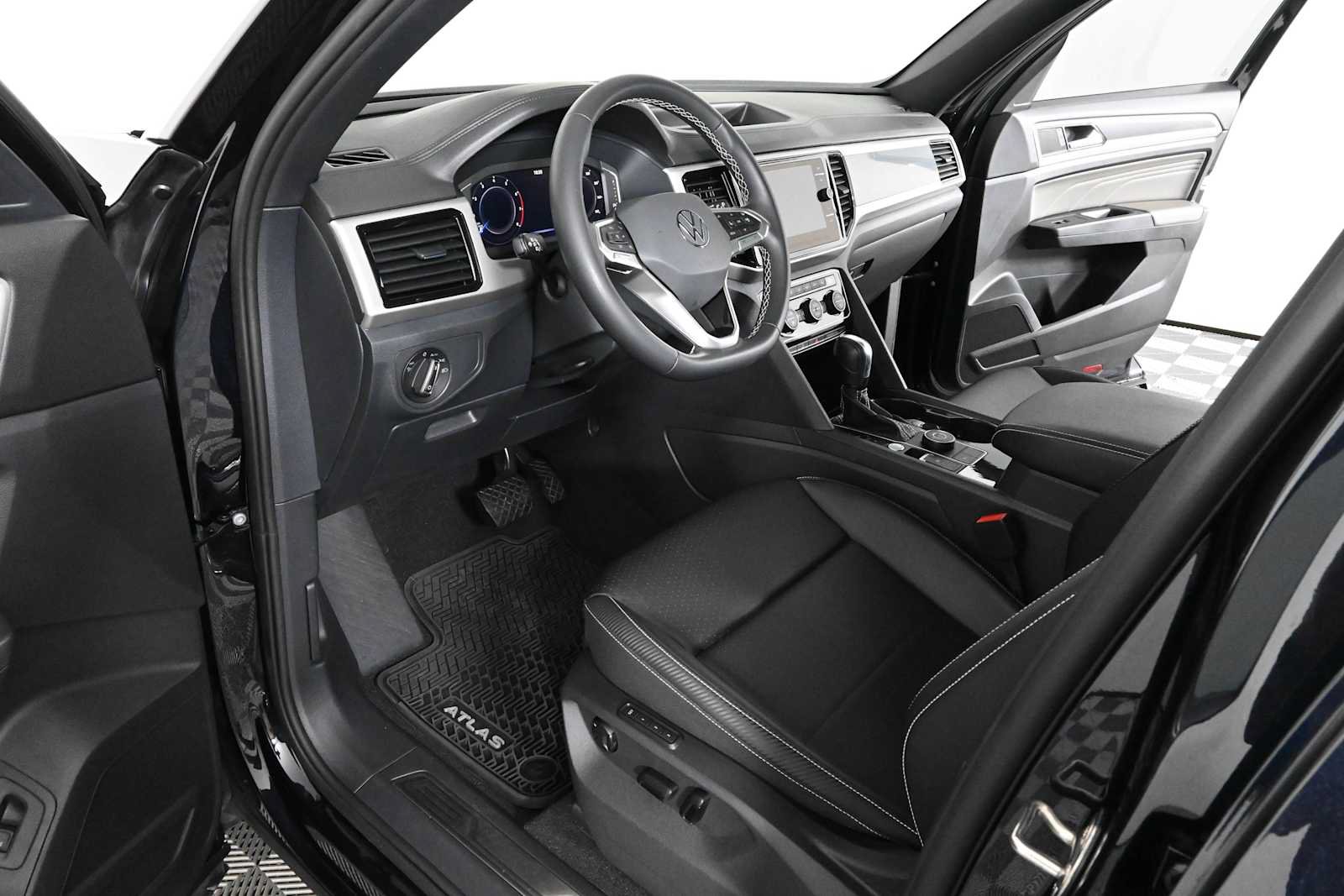 Certified 2023 Volkswagen Atlas Cross Sport SEL AWD/4WD image 18