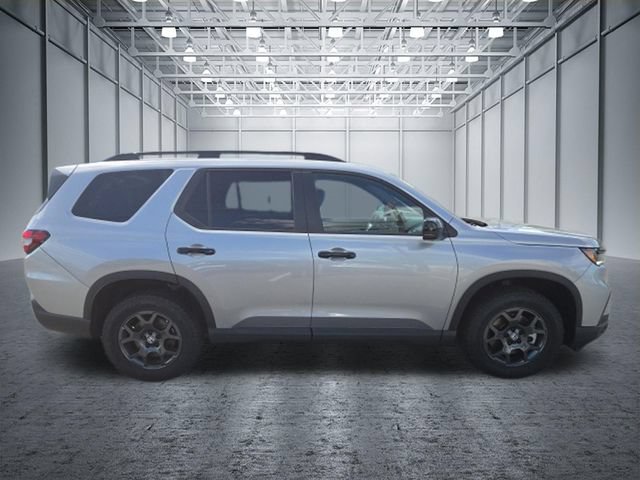 Used 2025 Honda Pilot TrailSport image 13