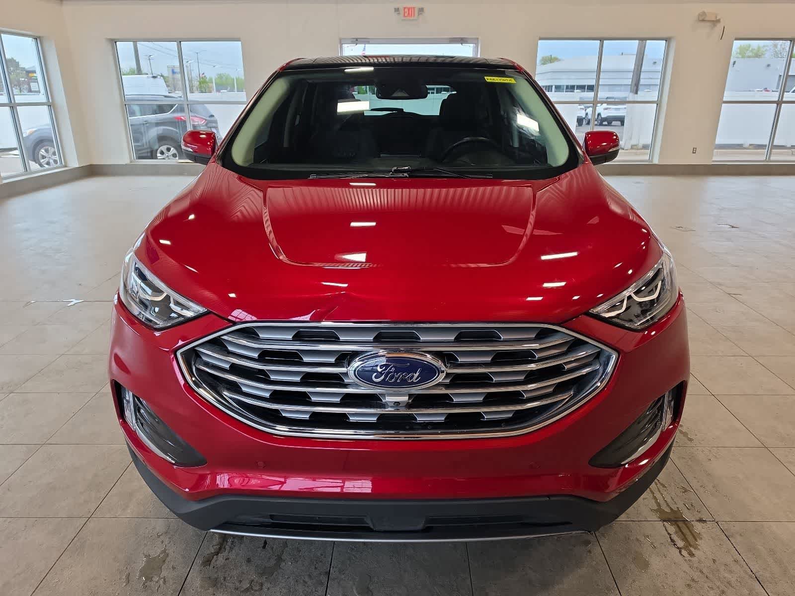 Used 2024 Ford Edge Titanium w/ Equipment Group 301A AWD/4WD image 3
