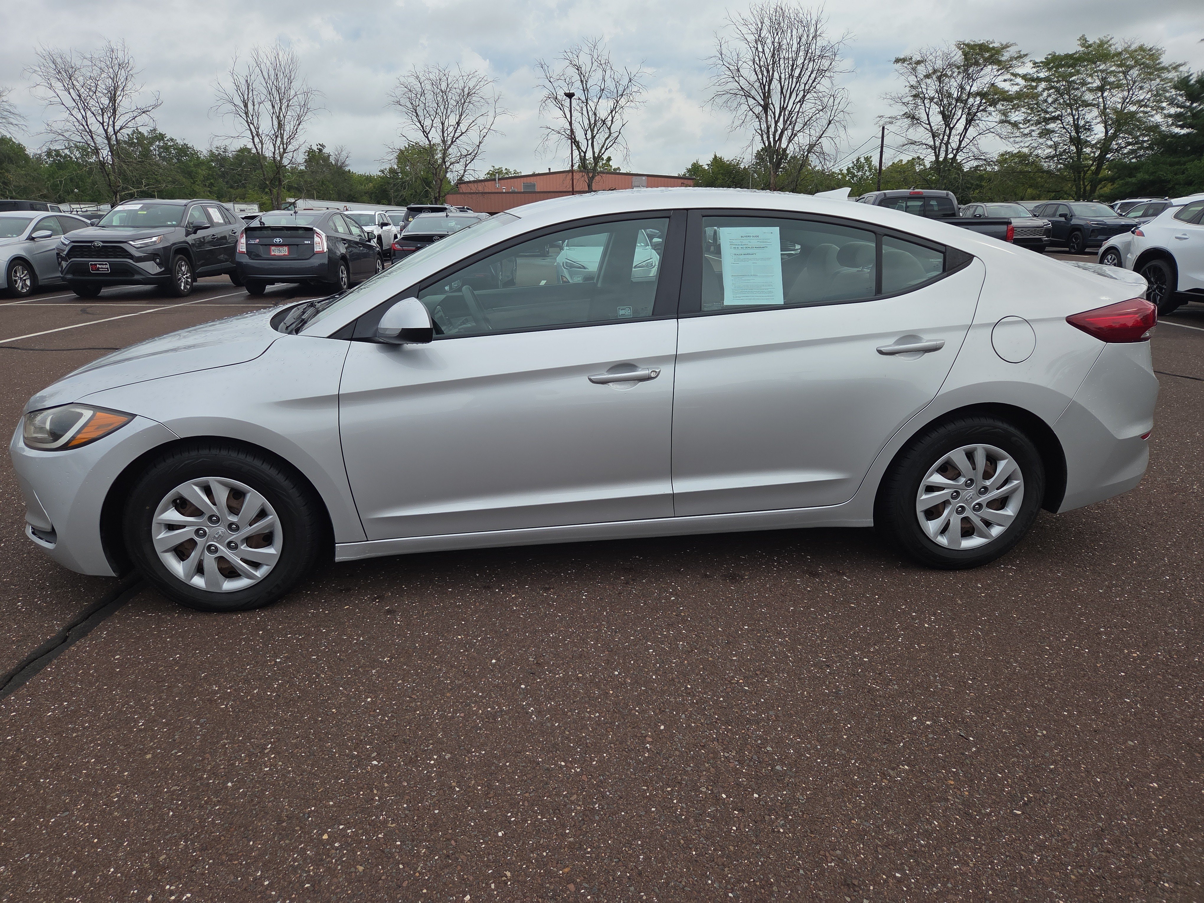 Used 2017 Hyundai Elantra SE FWD image 6