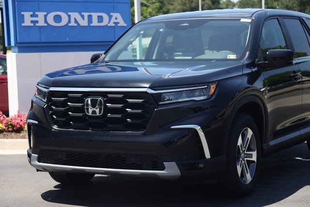 New 2025 Honda Pilot EX-L image 2