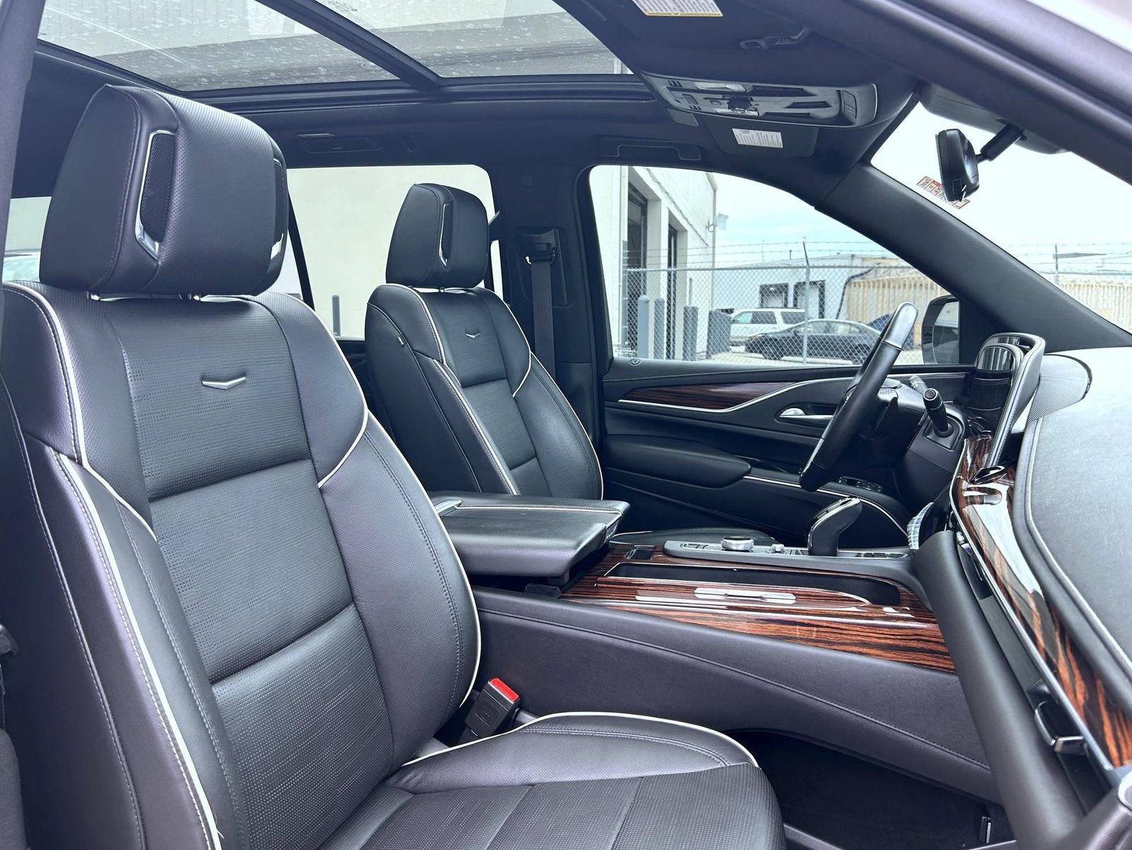 Used 2021 Cadillac Escalade Premium Luxury w/ Performance Package AWD/4WD image 19