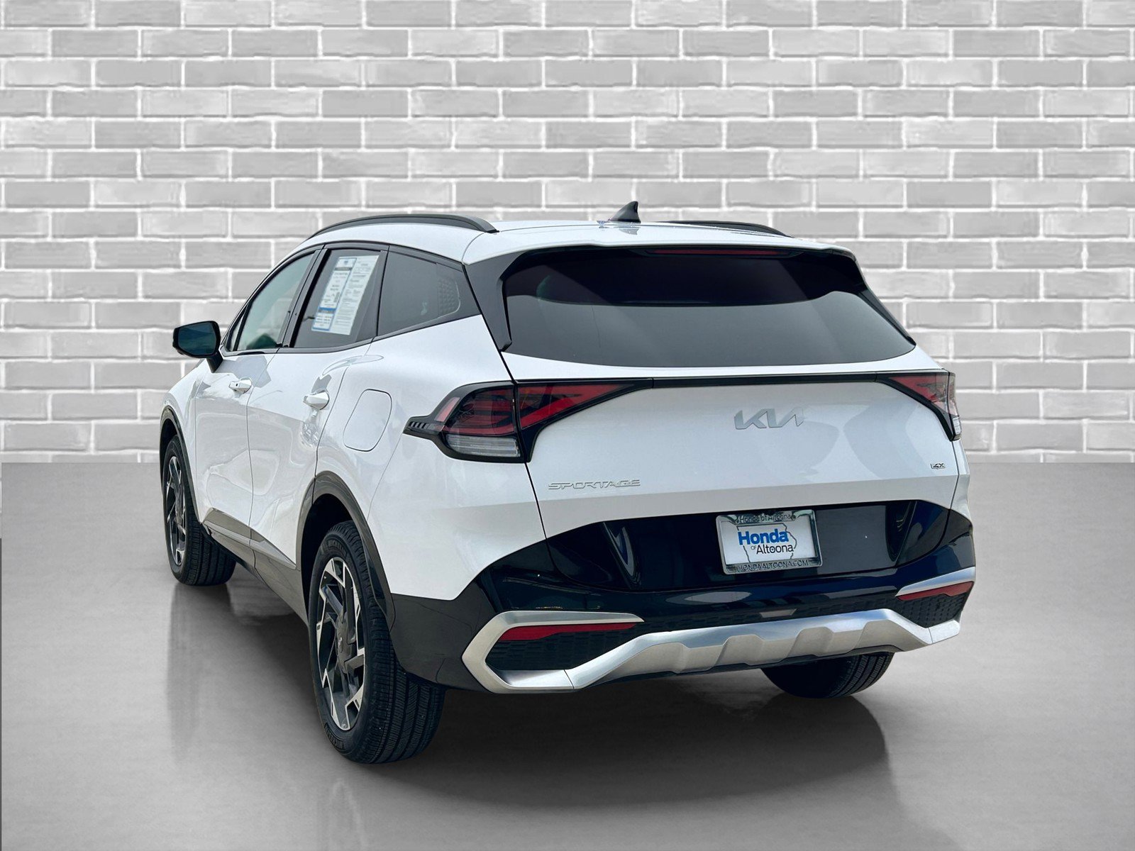 Used 2025 Kia Sportage SX image 3