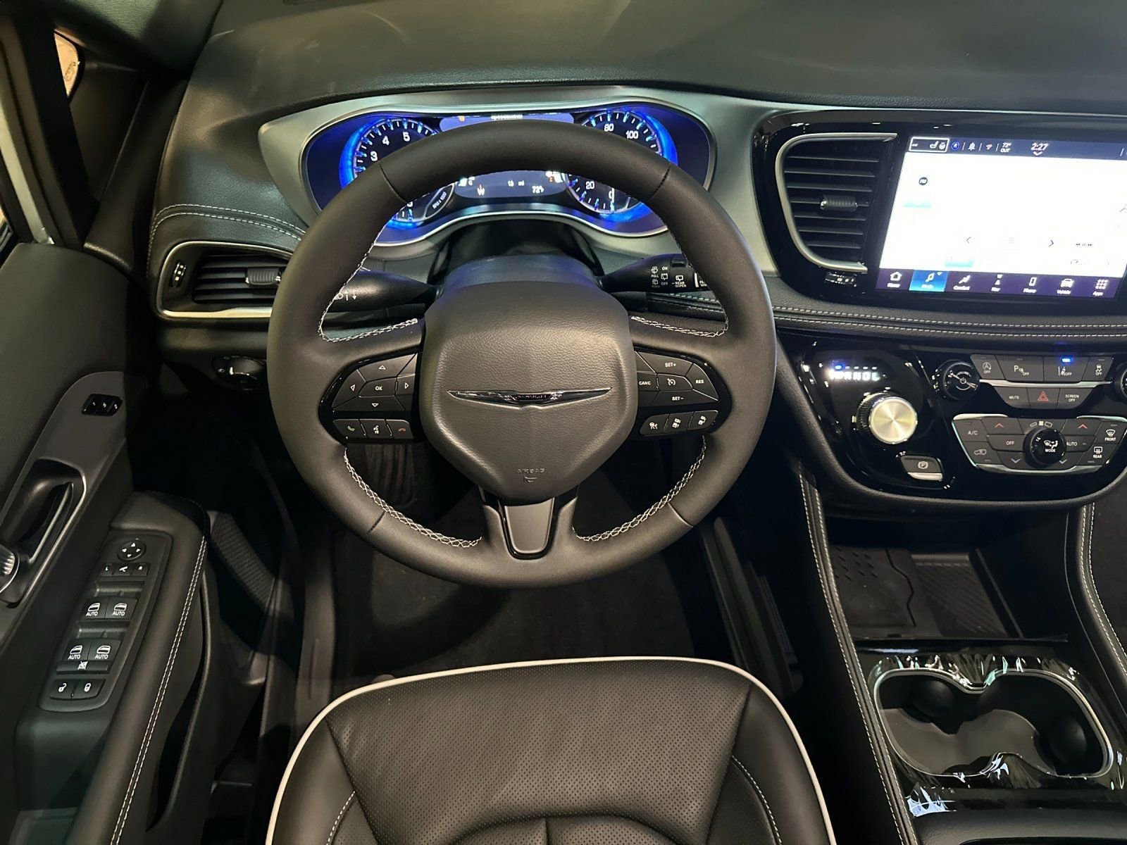 New 2026 Chrysler Pacifica Limited w/ Uconnect Theater Family Group image 13