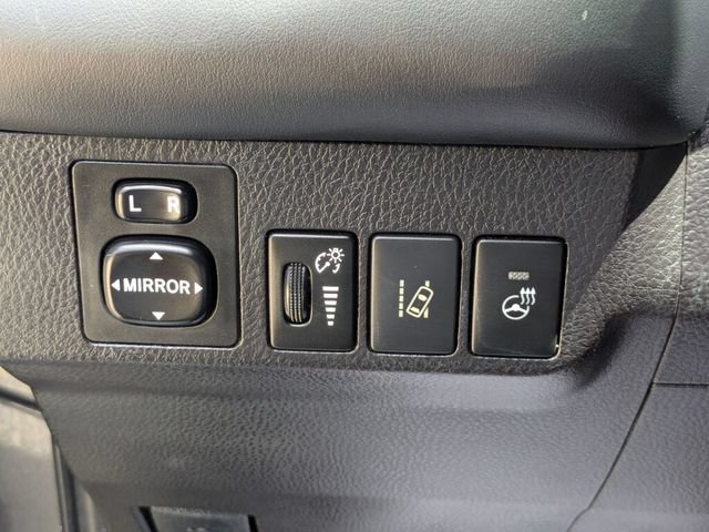 Used 2017 Toyota RAV4 Platinum FWD image 27