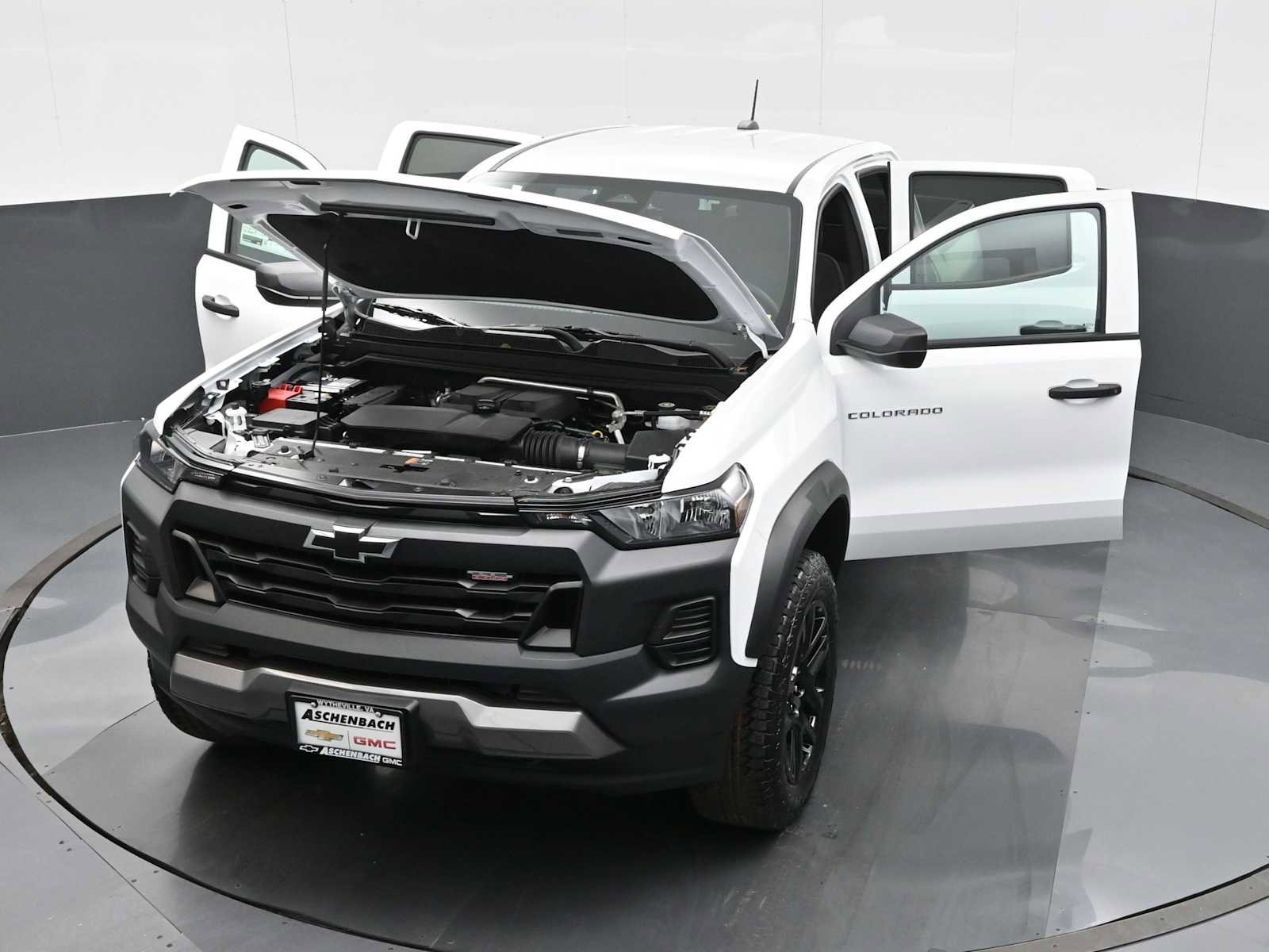 Used 2024 Chevrolet Colorado Trail Boss image 26