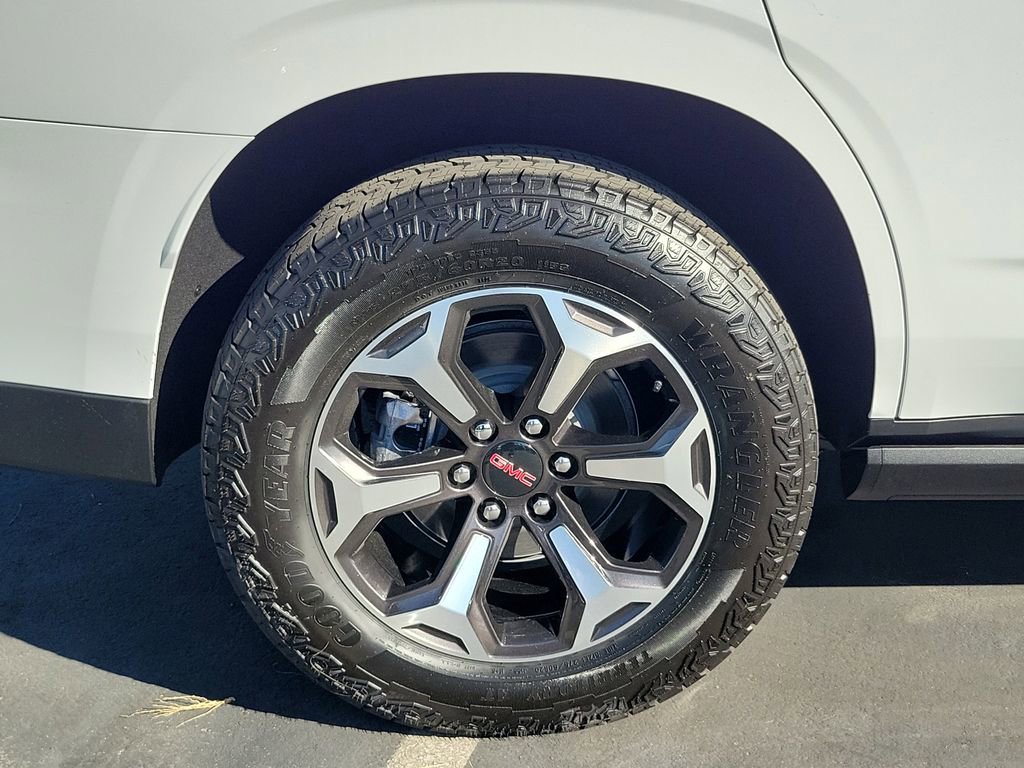 New 2026 GMC Yukon AT4 Ultimate w/ LPO, Floor Liner Package AWD/4WD image 5