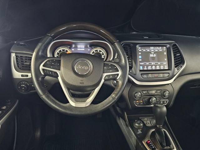 Used 2018 Jeep Cherokee Overland w/ Technology Group AWD/4WD image 21