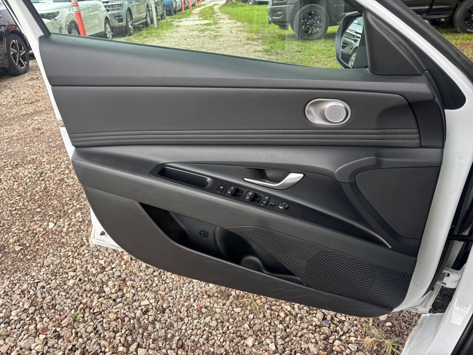 Used 2025 Hyundai Elantra SEL FWD image 18