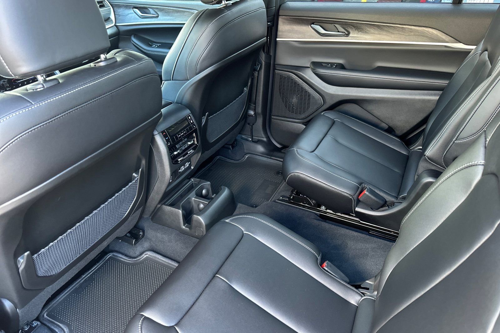 New 2025 Jeep Grand Cherokee L Limited w/ Trailer Tow Package image 14