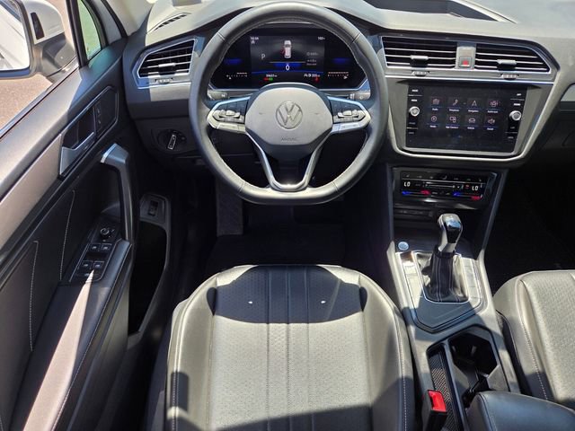 Certified 2022 Volkswagen Tiguan SE w/ Panoramic Sunroof Package FWD image 14