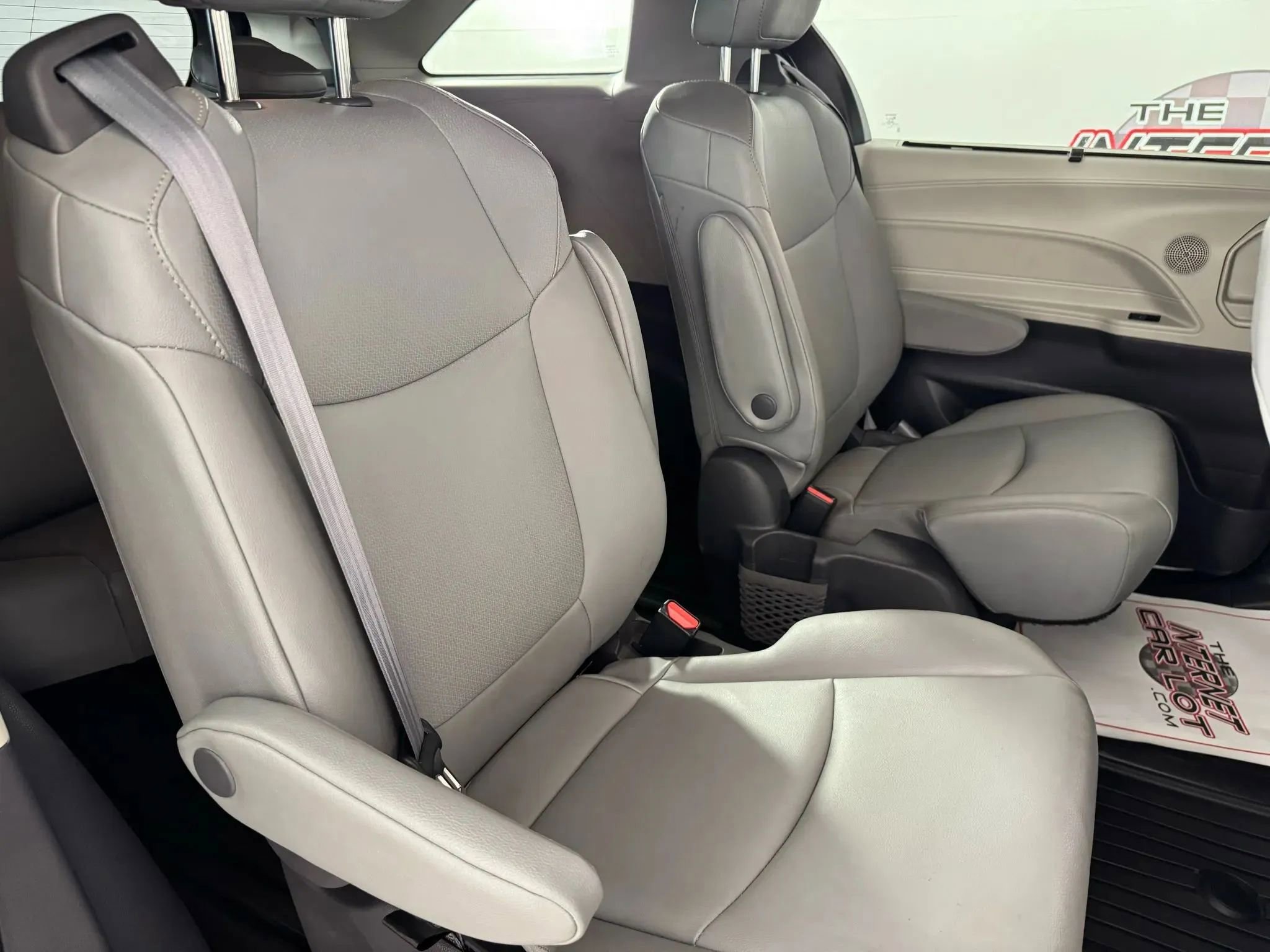 Used 2021 Toyota Sienna XLE image 37