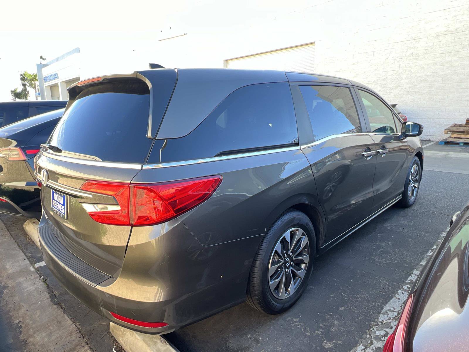 Used 2023 Honda Odyssey EX-L image 2