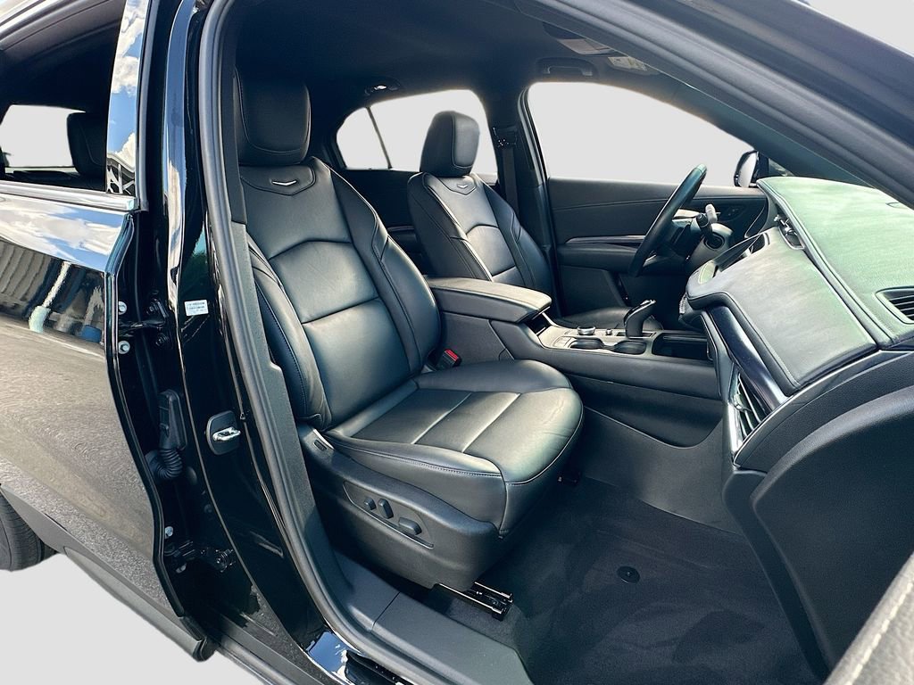 Used 2023 Cadillac XT4 Luxury w/ Cold Weather Package image 26
