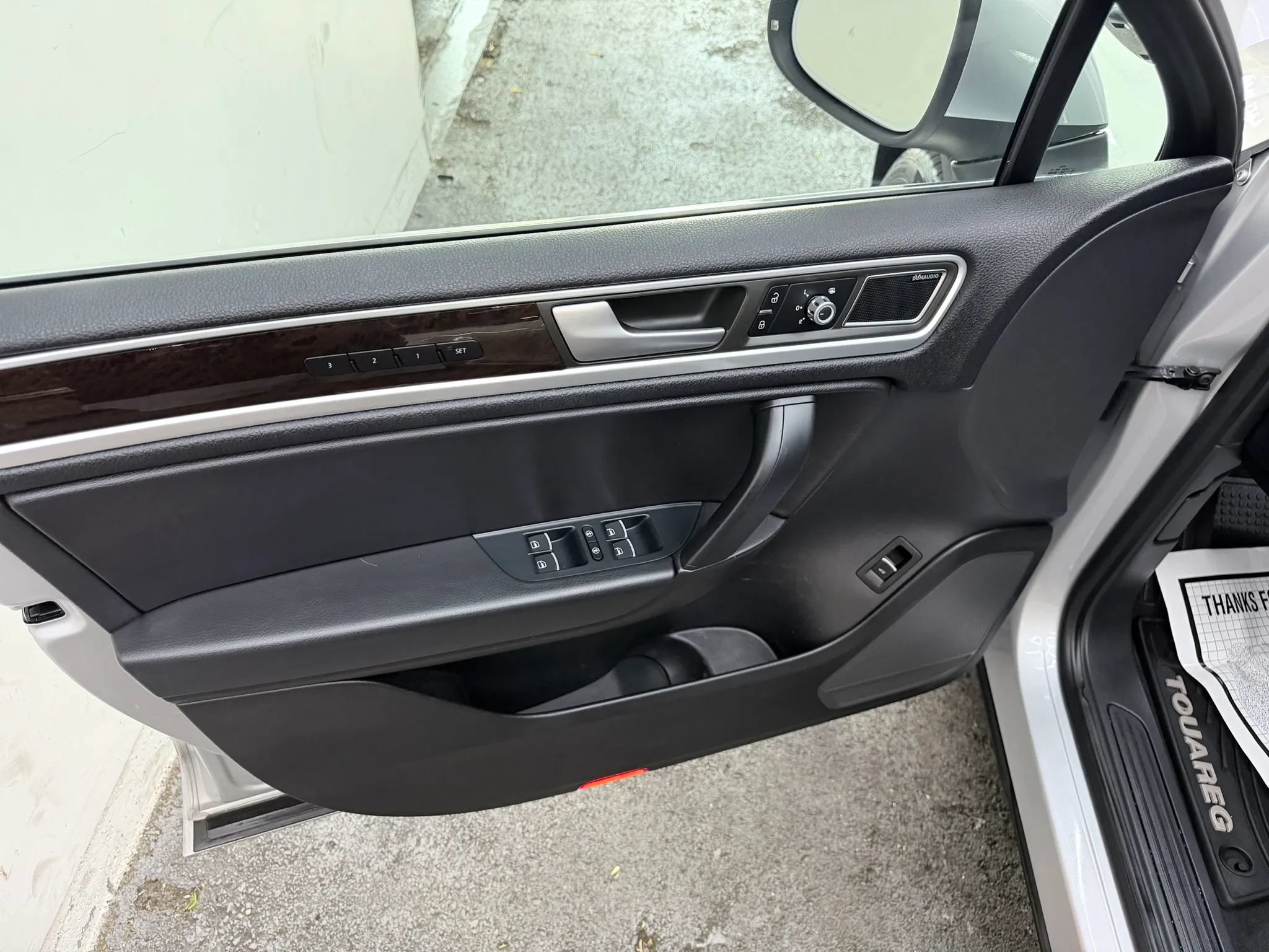 Used 2013 Volkswagen Touareg Executive AWD/4WD image 14