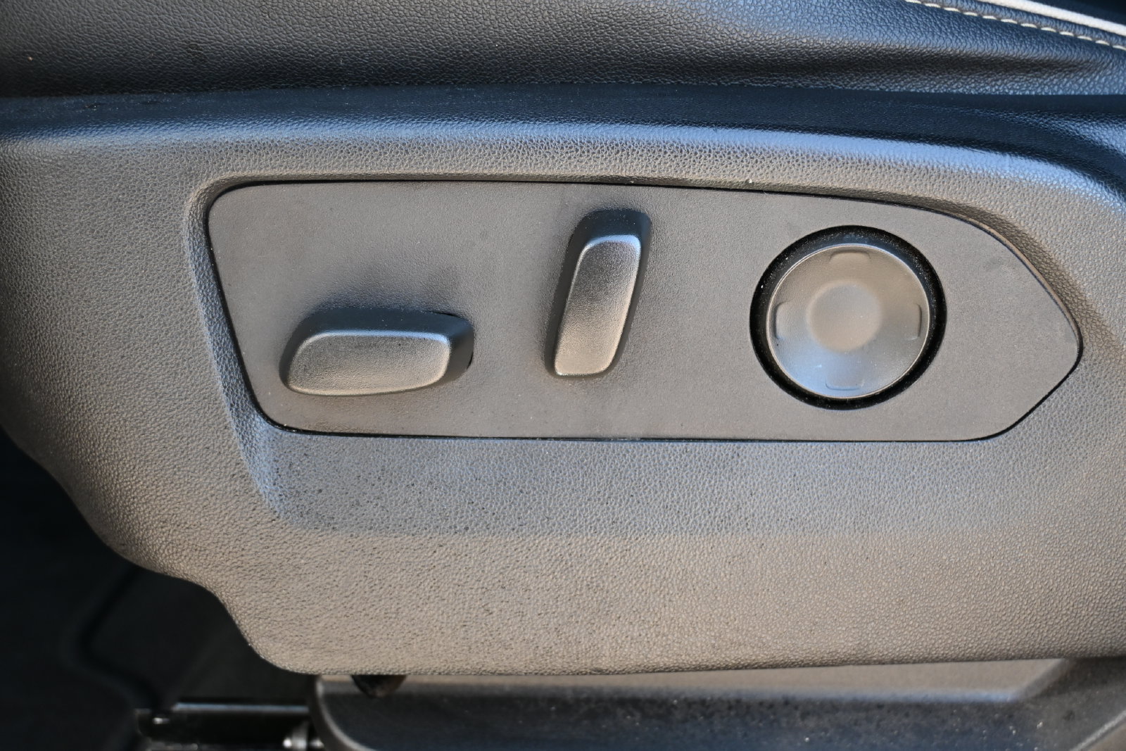 Used 2024 Chevrolet Suburban Premier AWD/4WD image 8