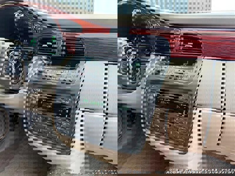 Used 2001 Cadillac De Ville w/ Comfort/Convenience Pkg image 33