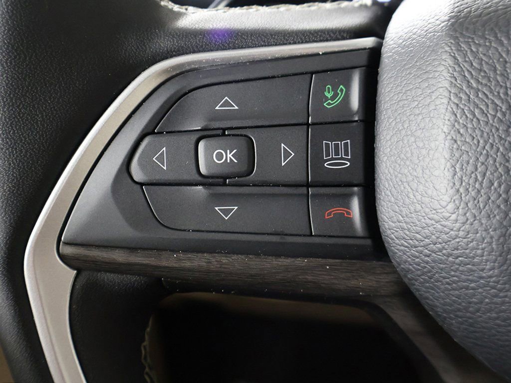 Used 2024 Jeep Grand Cherokee Limited AWD/4WD image 37