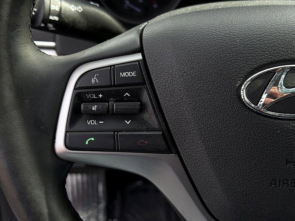 Used 2017 Hyundai Elantra Limited image 15