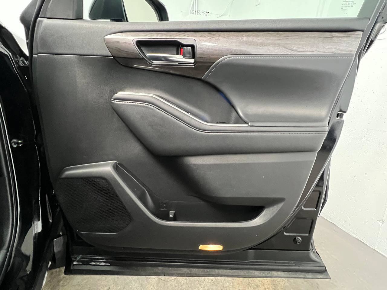 Used 2022 Toyota Highlander Platinum AWD/4WD image 12
