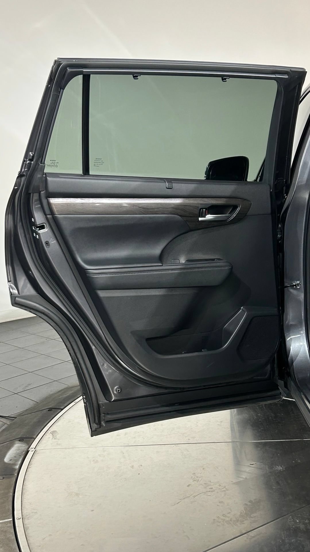 Used 2024 Toyota Highlander Platinum AWD/4WD image 50