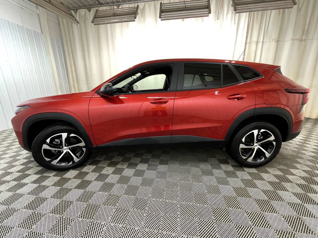 Used 2024 Chevrolet Trax RS w/ Driver Confidence Package FWD image 11