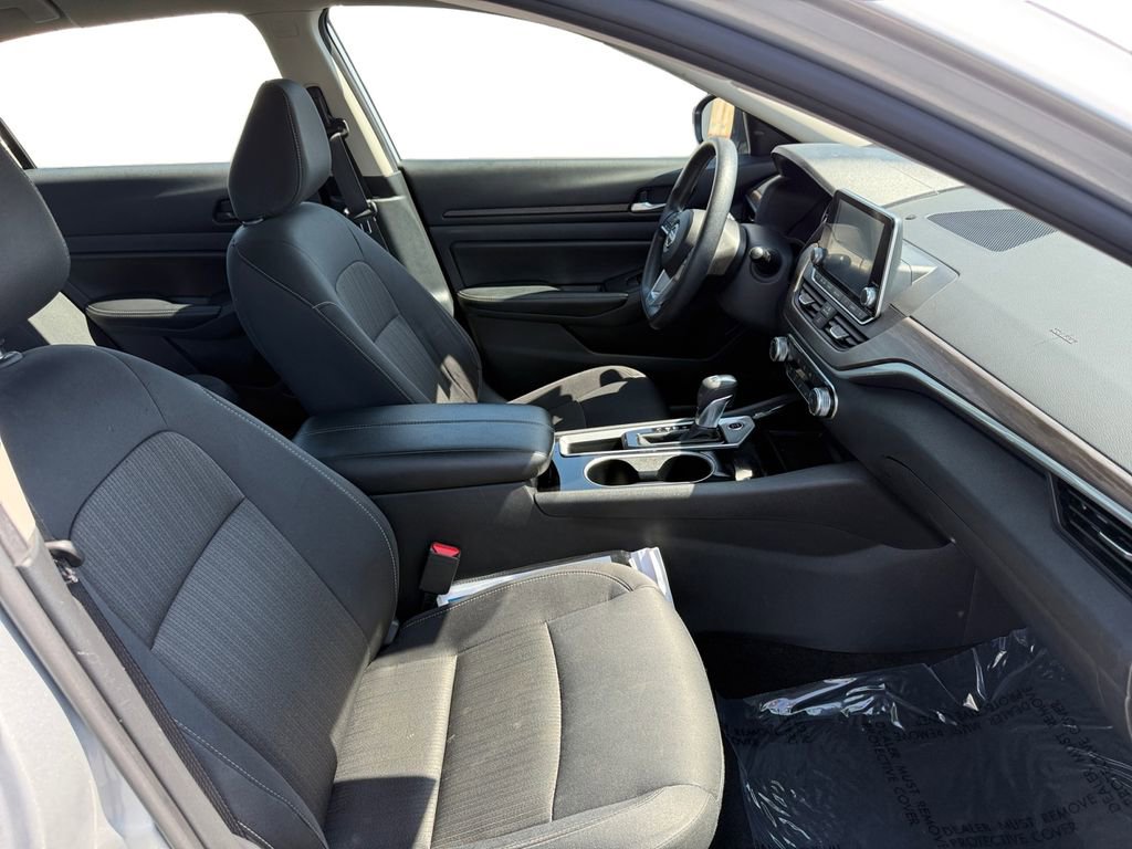 Used 2024 Nissan Altima 2.5 SV FWD image 17