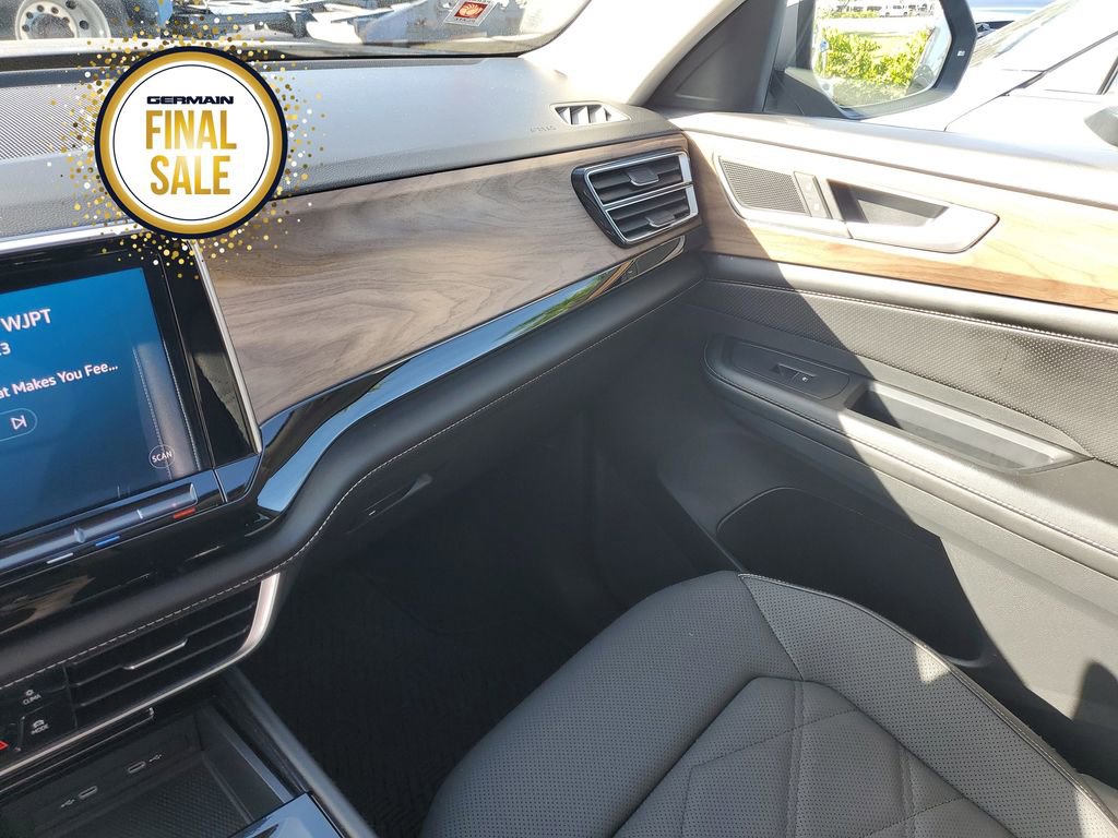 Used 2024 Volkswagen Atlas SE image 31