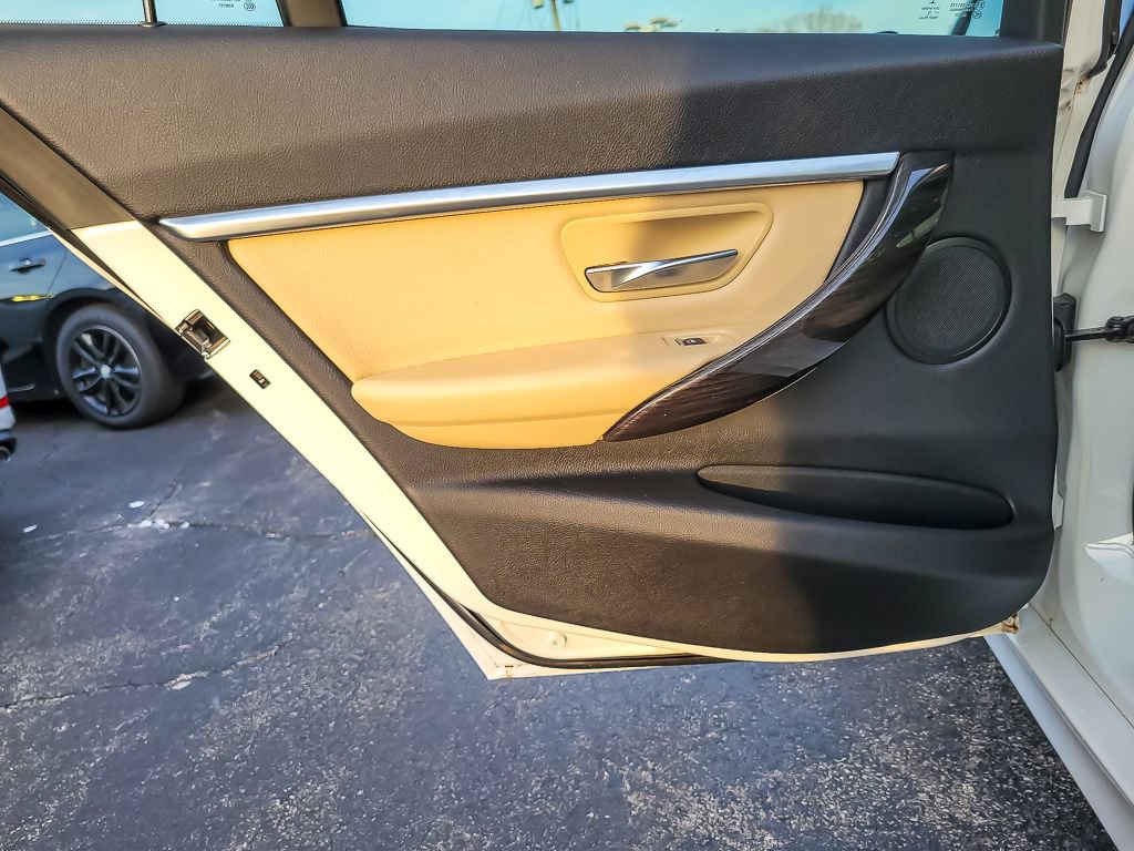 Used 2017 BMW 330i Sedan image 18