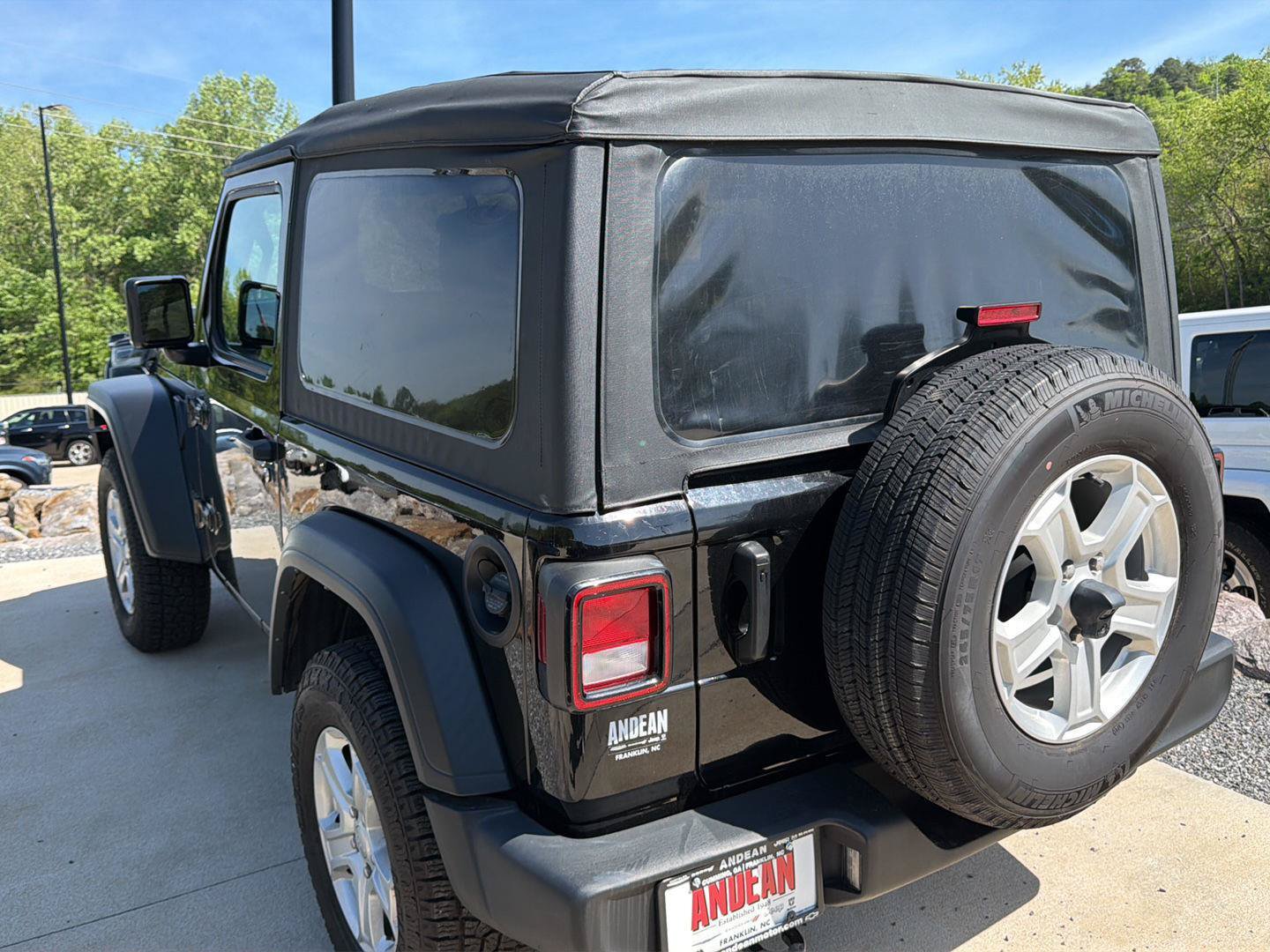 Used 2022 Jeep Wrangler Sport AWD/4WD image 5