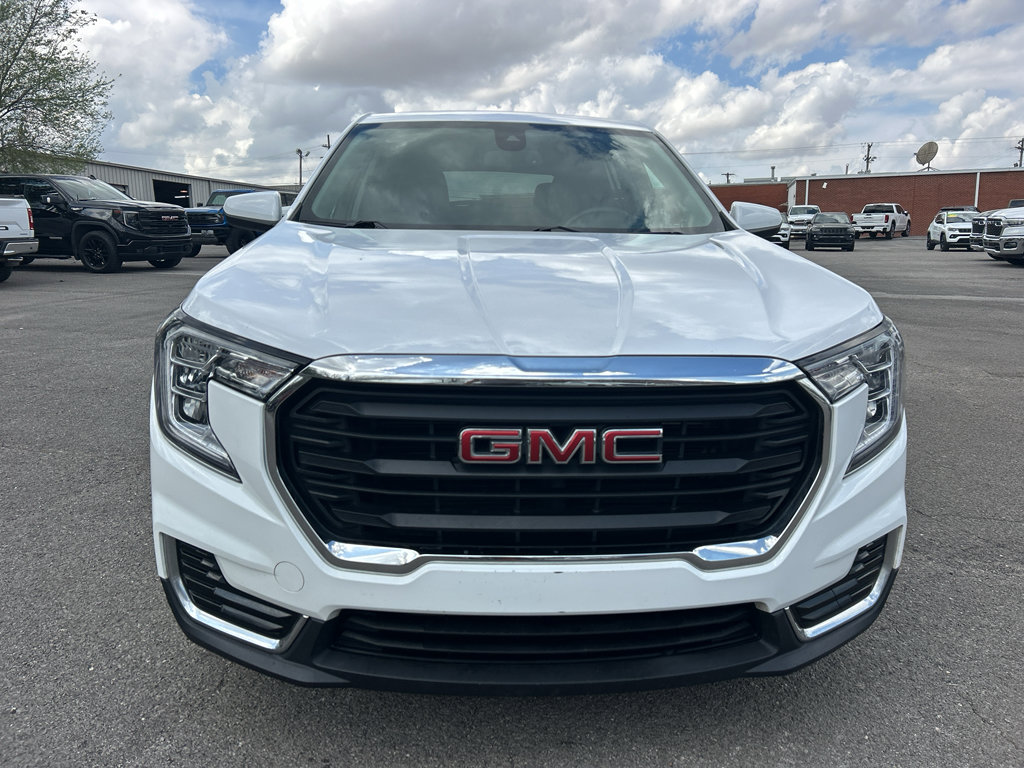 Used 2023 GMC Terrain SLE image 2