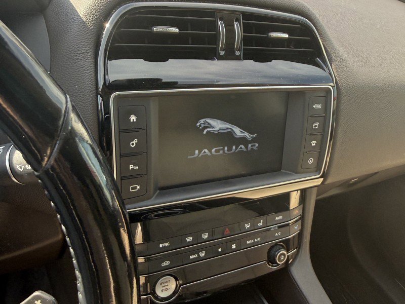 Used 2017 Jaguar F-PACE Prestige image 5