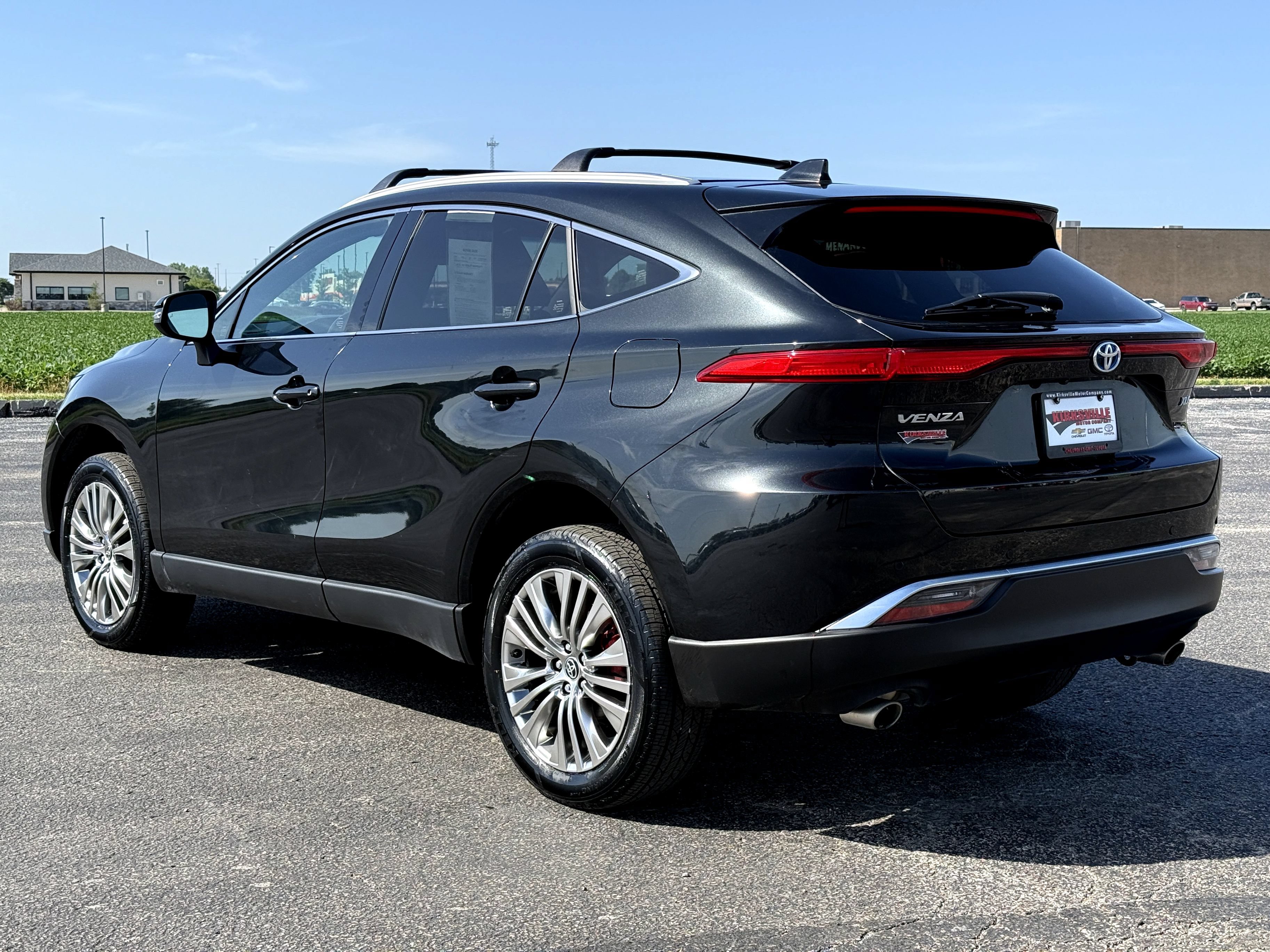 Used 2024 Toyota Venza XLE AWD/4WD image 6