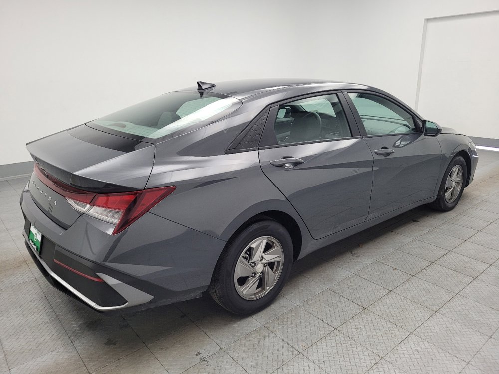 Used 2025 Hyundai Elantra SE FWD image 9